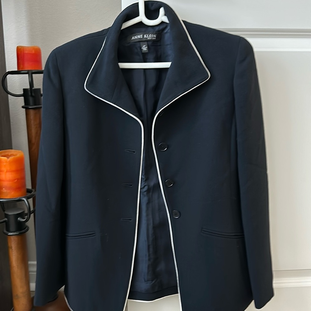 Anne Klein black blazer and white trimmings, size 4P. In very good condition.